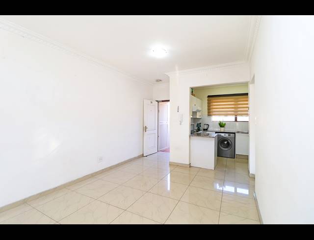 1 BEDROOM APARTMENT FOR SALE IN OAKLANDS